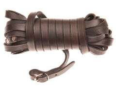 Plochá barvářská šňůra ukončená přezkou - šíře 14 mm, hnědá